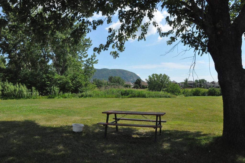 Motel Le Transit Mont-Saint-Hilaire Εξωτερικό φωτογραφία