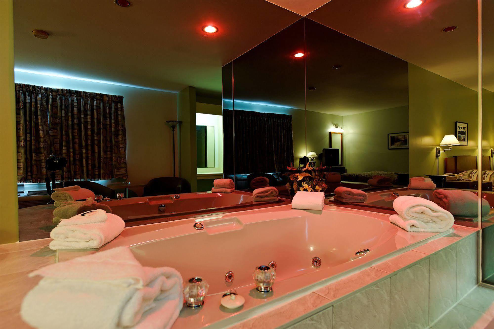Motel Le Transit Mont-Saint-Hilaire Εξωτερικό φωτογραφία