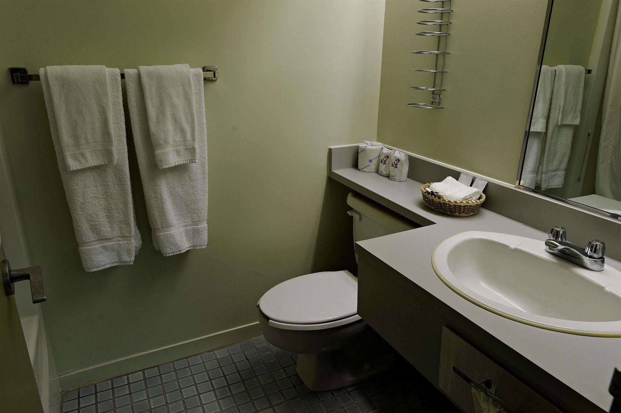 Motel Le Transit Mont-Saint-Hilaire Εξωτερικό φωτογραφία